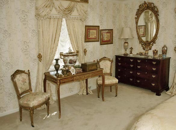 A Fine Bristol Tennessee World Class Auction - The Joseph S. Loprete Collection - 13898.jpg