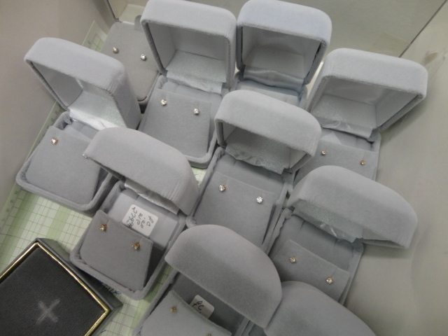 Complete Liquidation Jewelry and Furnishing Auction of Hallwoods Jewelry in our Gallery- Diamonds, Gold, Silver, Equipment, Gifts, Displays, Safe and much more - 15177.jpg