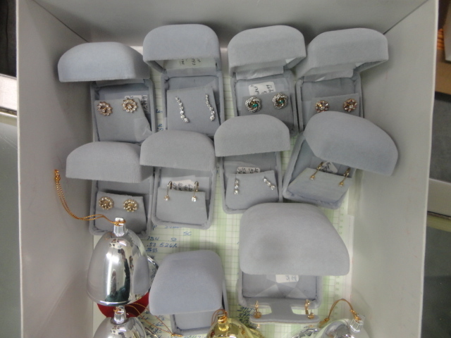 Complete Liquidation Jewelry and Furnishing Auction of Hallwoods Jewelry in our Gallery- Diamonds, Gold, Silver, Equipment, Gifts, Displays, Safe and much more - 15178.jpg