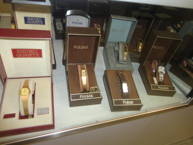 Complete Liquidation Jewelry and Furnishing Auction of Hallwoods Jewelry in our Gallery- Diamonds, Gold, Silver, Equipment, Gifts, Displays, Safe and much more - 15186.jpg