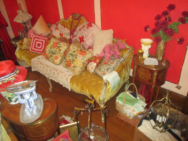 Large Antiques Living Estate Auction, Bristol TN - IMG_1060.JPG