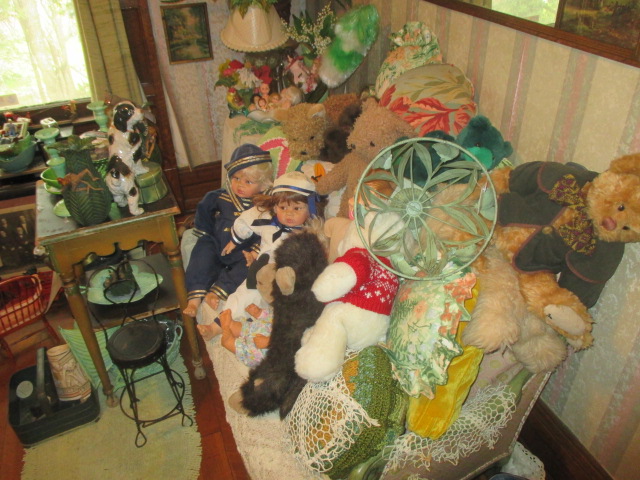 Large Antiques Living Estate Auction, Bristol TN - IMG_1077.JPG