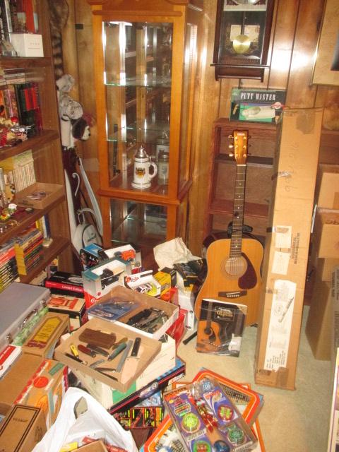 John Cole Estate Auction-Tools. Knives, Toys, Trains, Guns and More Elizabethton - IMG_2579.JPG