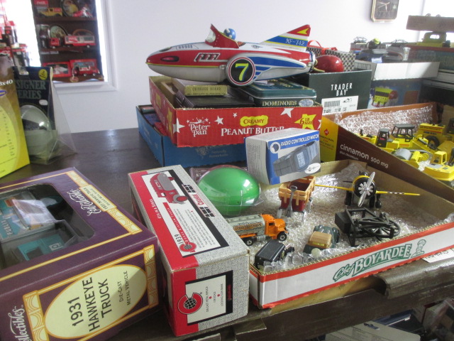 John Cole Estate Auction-Tools. Knives, Toys, Trains, Guns and More Elizabethton - IMG_2934.JPG