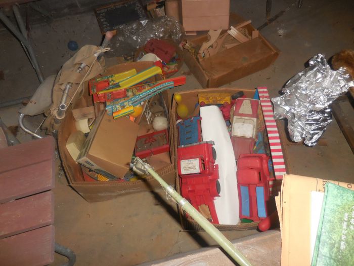 Gladys Cornelius Estate Auction Over 300 pieces of Cumbo China - DSCN2216.JPG