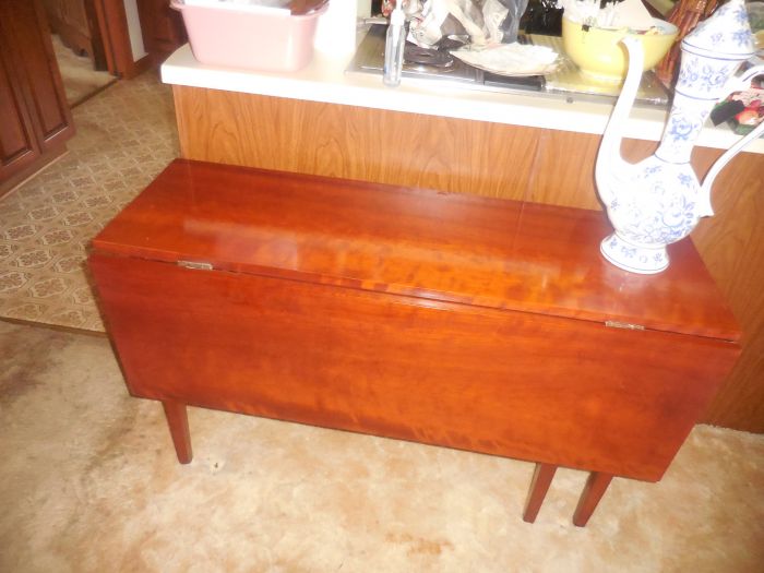 Gladys Cornelius Estate Auction Over 300 pieces of Cumbo China - DSCN2218.JPG