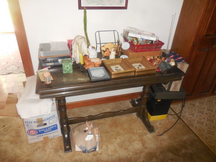 Gladys Cornelius Estate Auction Over 300 pieces of Cumbo China - DSCN2219.JPG