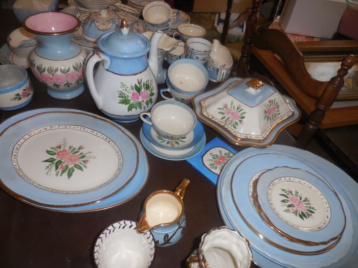 Gladys Cornelius Estate Auction Over 300 pieces of Cumbo China - DSCN2589.JPG