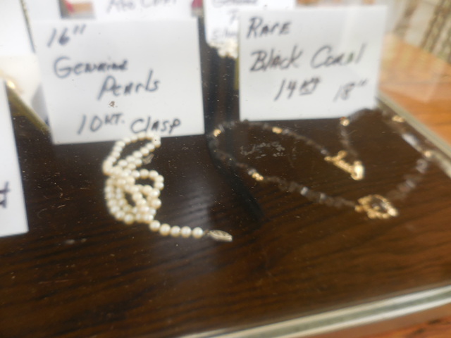 Colonel Frank and Dr. Ginger Rutherford Estate- Antiques, Clocks, Upscale Furnishing - DSCN4993.JPG