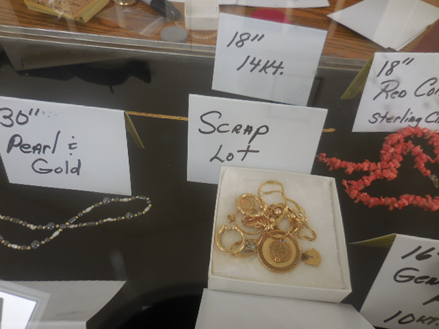 Colonel Frank and Dr. Ginger Rutherford Estate- Antiques, Clocks, Upscale Furnishing - DSCN4995.JPG