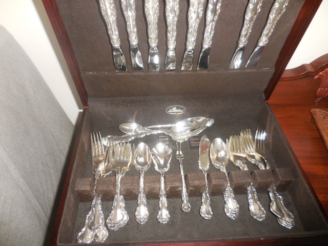 Colonel Frank and Dr. Ginger Rutherford Estate- Antiques, Clocks, Upscale Furnishing - DSCN4996.JPG