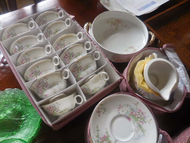 Colonel Frank and Dr. Ginger Rutherford Estate- Antiques, Clocks, Upscale Furnishing - DSCN5000.JPG