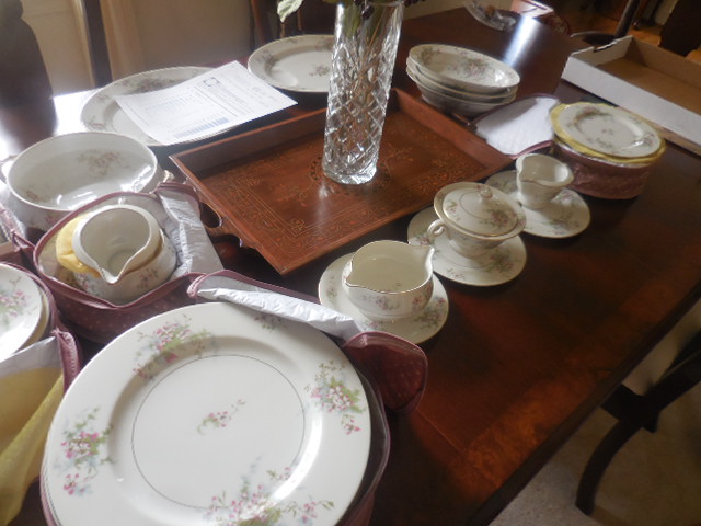 Colonel Frank and Dr. Ginger Rutherford Estate- Antiques, Clocks, Upscale Furnishing - DSCN5001.JPG