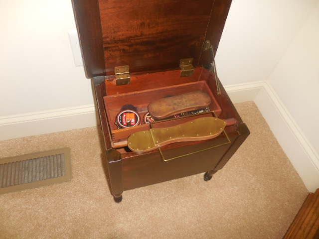 Colonel Frank and Dr. Ginger Rutherford Estate- Antiques, Clocks, Upscale Furnishing - DSCN5007.JPG