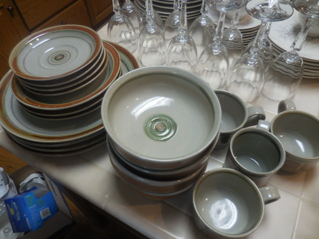 Colonel Frank and Dr. Ginger Rutherford Estate- Antiques, Clocks, Upscale Furnishing - DSCN5009.JPG