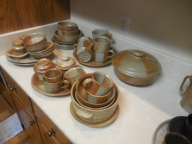 Colonel Frank and Dr. Ginger Rutherford Estate- Antiques, Clocks, Upscale Furnishing - DSCN5010.JPG