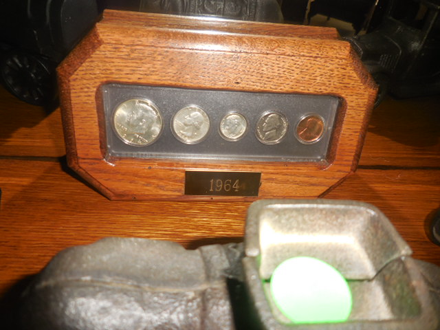 Colonel Frank and Dr. Ginger Rutherford Estate- Antiques, Clocks, Upscale Furnishing - DSCN5020.JPG