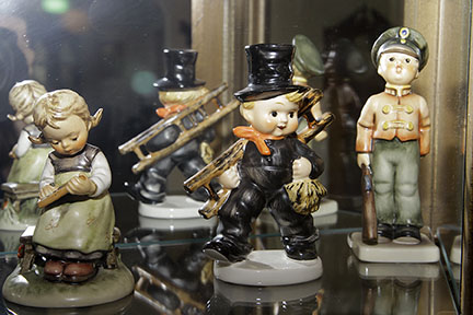 Colonel Frank and Dr. Ginger Rutherford Estate- Antiques, Clocks, Upscale Furnishing - JP_3008_LO.jpg