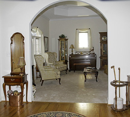 Colonel Frank and Dr. Ginger Rutherford Estate- Antiques, Clocks, Upscale Furnishing - JP_3085_LO.jpg