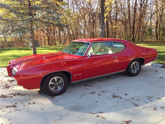 Century Enterprises- Autos and Parts- Motor Bikes- Advertising- Engines-Office items and More-Piney Flats, Tn - 1969_Pontiac_GTO.JPG