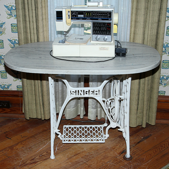 Historic Robins Roost American Queen Anne House, Antiques, Contents The Etta Mae Love Estate - 243_1.jpg