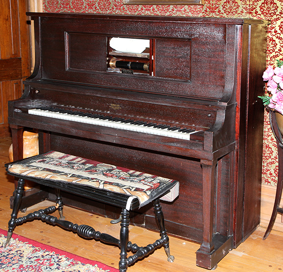 Historic Robins Roost American Queen Anne House, Antiques, Contents The Etta Mae Love Estate - JP_5337.jpg