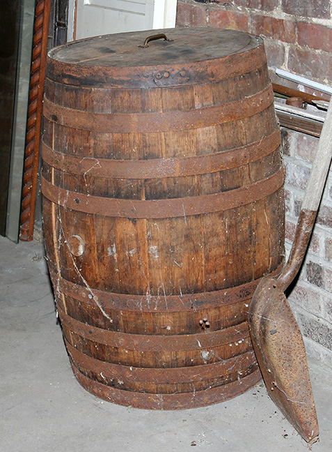 Historic Robins Roost American Queen Anne House, Antiques, Contents The Etta Mae Love Estate - JP_5413.jpg
