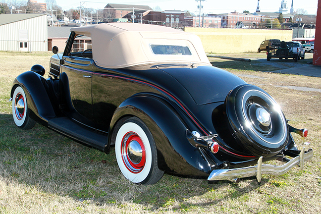 David Berry Estate Auction New Years Day-1935 LaSalle, 1936 Ford, Mascots, Antique Pharmacy items and more - 6102.jpg