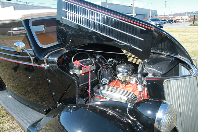 David Berry Estate Auction New Years Day-1935 LaSalle, 1936 Ford, Mascots, Antique Pharmacy items and more - 6129.jpg