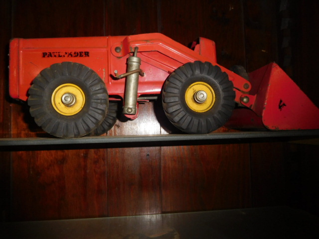 David Berry Estate Auction New Years Day-1935 LaSalle, 1936 Ford, Mascots, Antique Pharmacy items and more - DSCN9837.JPG