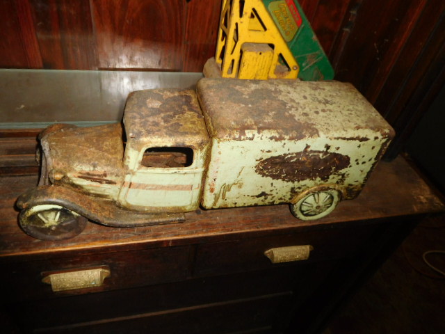 David Berry Estate Auction New Years Day-1935 LaSalle, 1936 Ford, Mascots, Antique Pharmacy items and more - DSCN9838.JPG