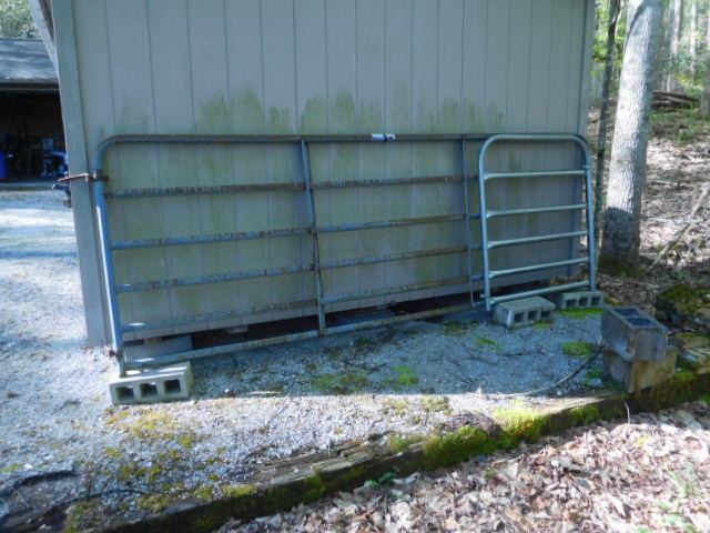 Living Estate  Auction Farm Machinery, tools, trailer, plus much more - DSCN0014.JPG