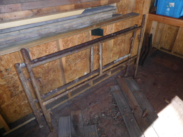 Living Estate  Auction Farm Machinery, tools, trailer, plus much more - DSCN9975.JPG