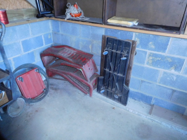 Living Estate  Auction Farm Machinery, tools, trailer, plus much more - DSCN9979.JPG