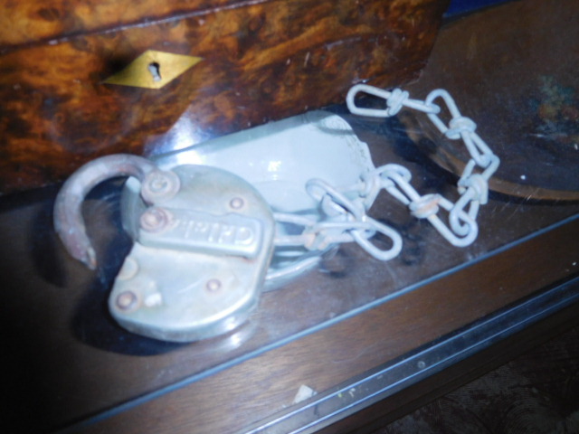 Memorial Day Auction Contents of old Jonesborough house, Lamp and Clock collection, and Much more - DSCN0070.JPG